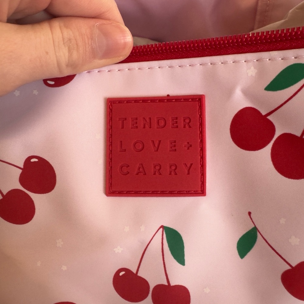 Makeup Bag & Beauty Bundle - Picture 7 of 9